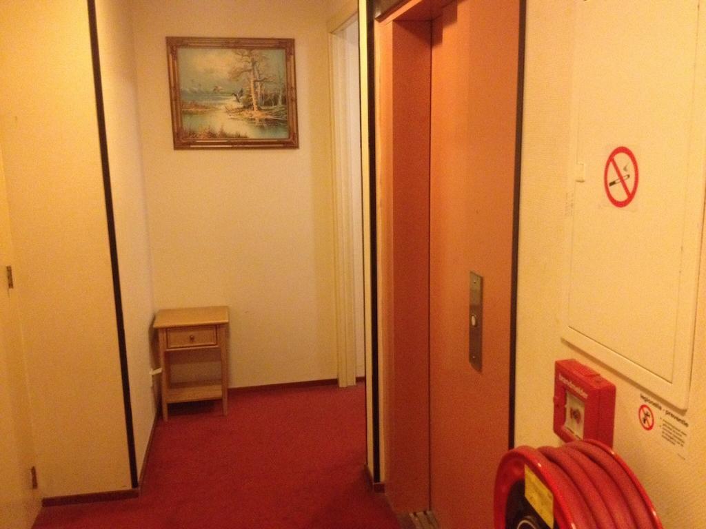 Budget Season Star Hotel Амстердам Экстерьер фото
